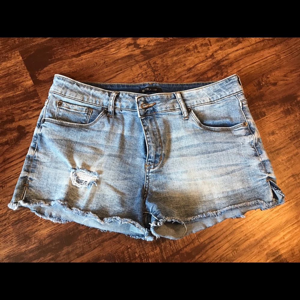 STS blue distressed jean shorts